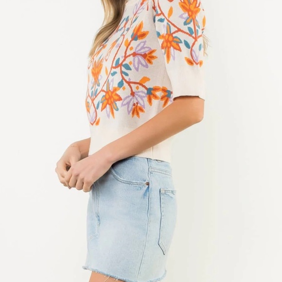 NWT Short Sleeve Floral Knit Top by THML - Picture 5 of 6